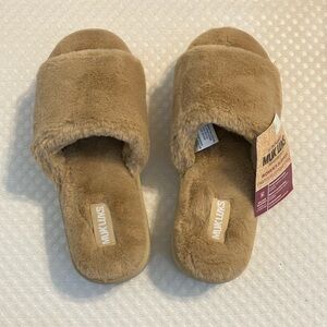Milk Luks slipper size medium